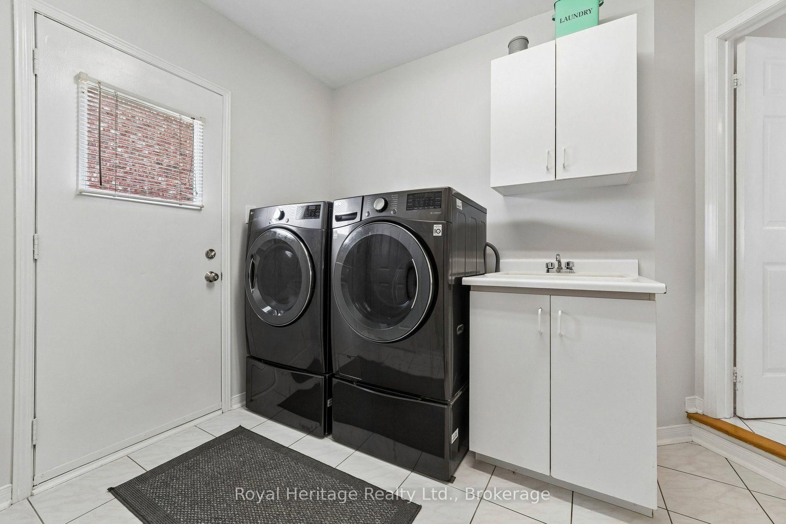 41 Winterberry Drive • Whitby, ON photo 21