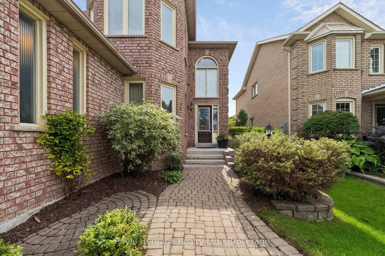 41 Winterberry Drive • Whitby, ON photo 3