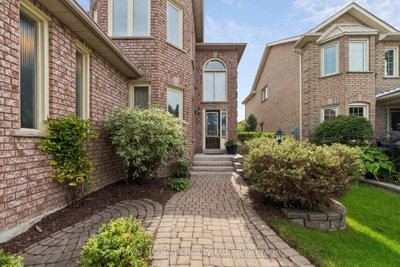 41 Winterberry Drive • Whitby, ON photo 3