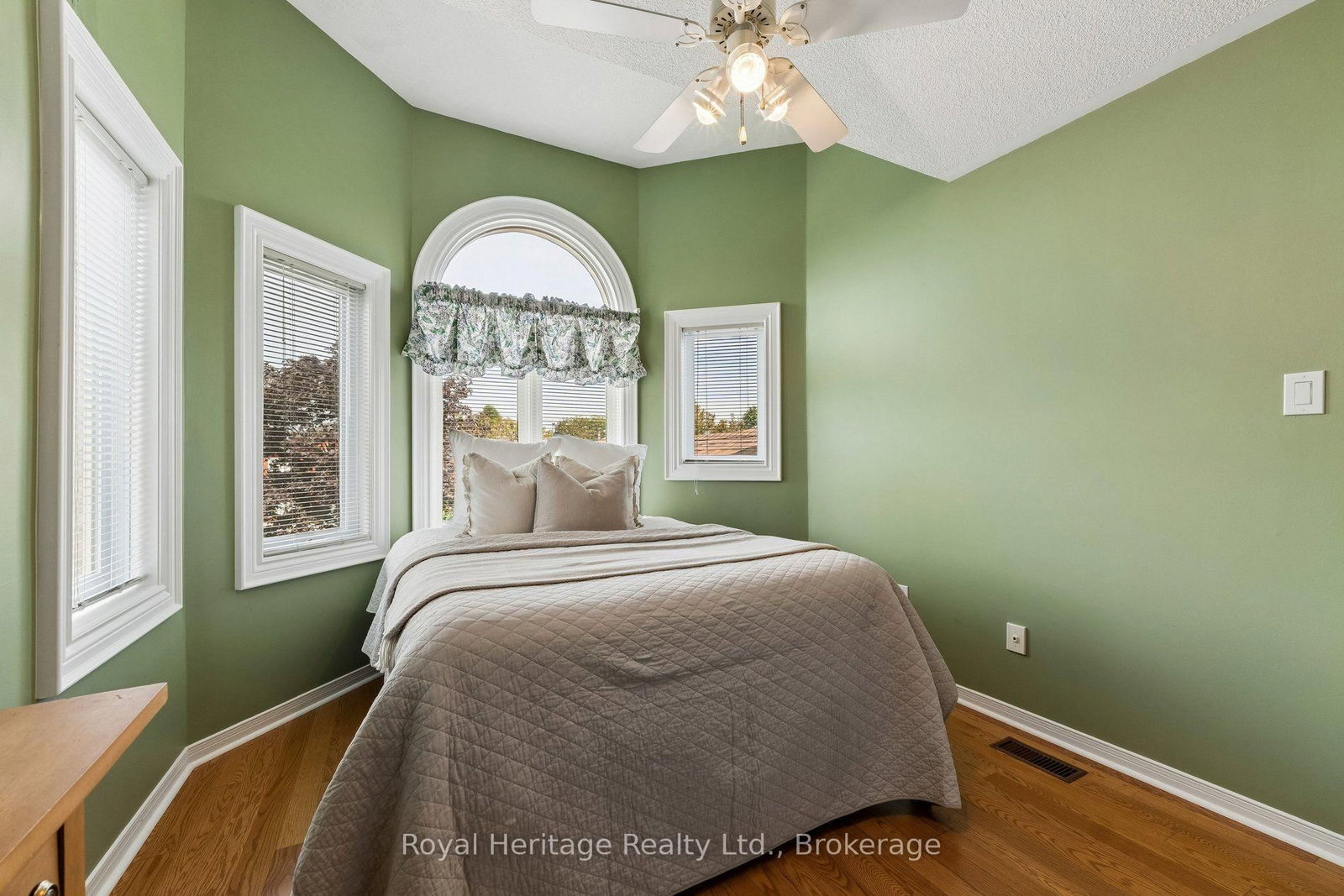 41 Winterberry Drive • Whitby, ON photo 31