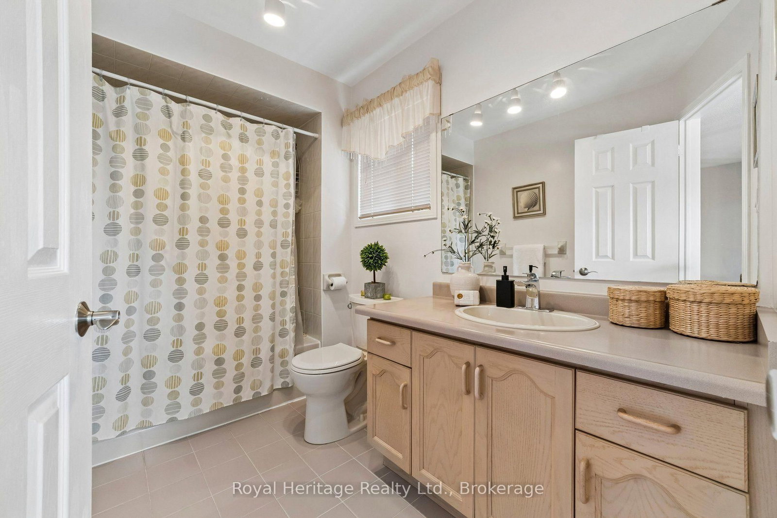 41 Winterberry Drive • Whitby, ON photo 32