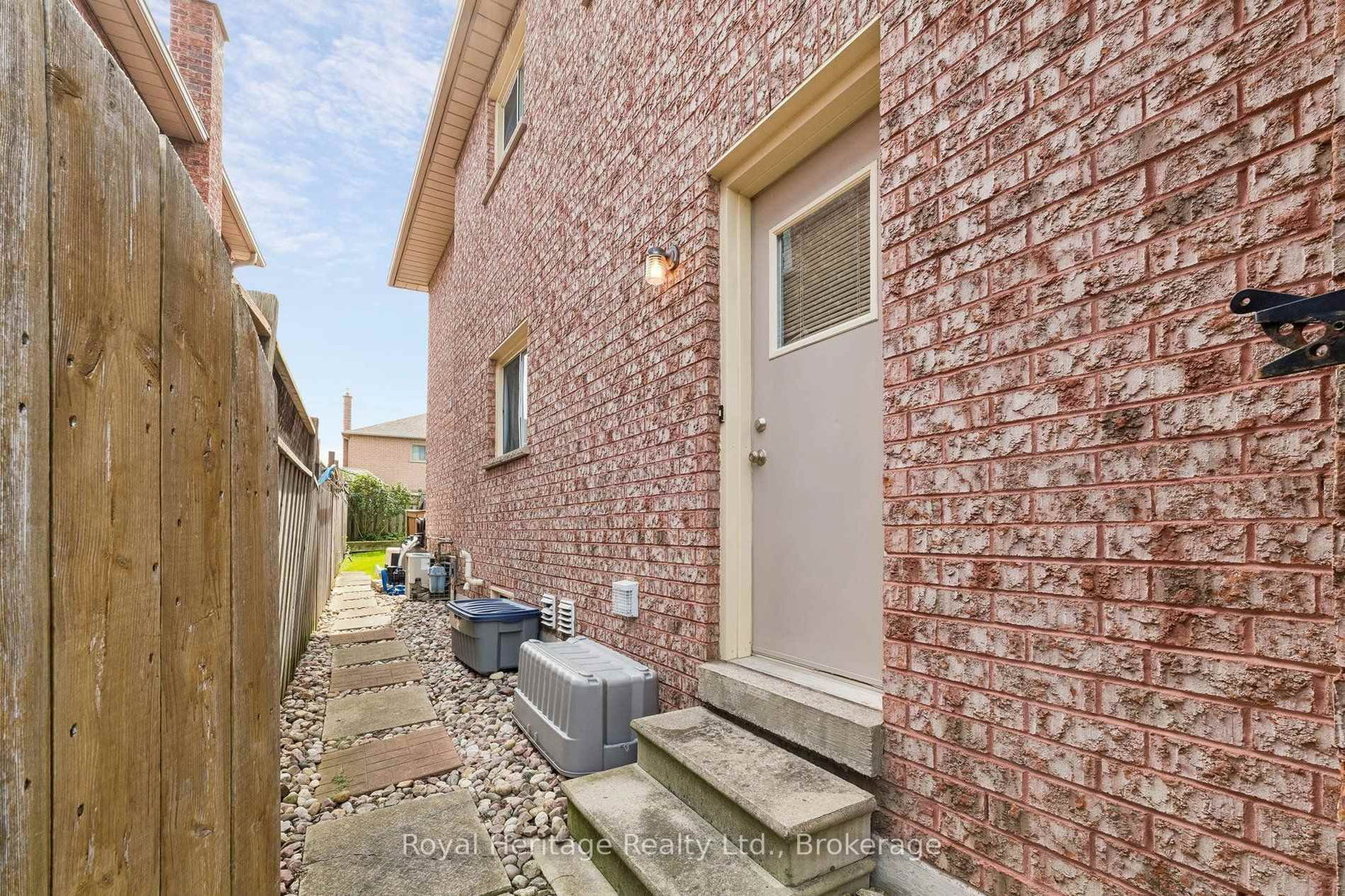 41 Winterberry Drive • Whitby, ON photo 34