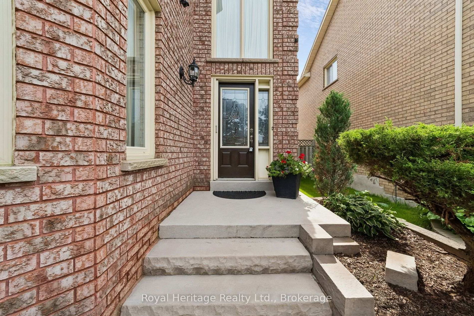 41 Winterberry Drive • Whitby, ON photo 4