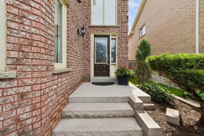 41 Winterberry Drive • Whitby, ON photo 4