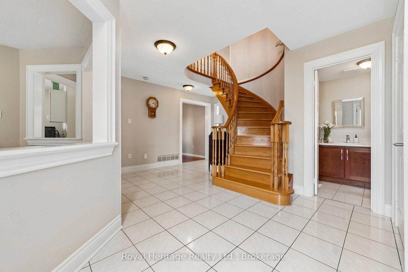 41 Winterberry Drive • Whitby, ON photo 6