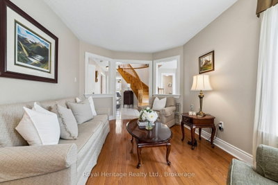 41 Winterberry Drive • Whitby, ON photo 9