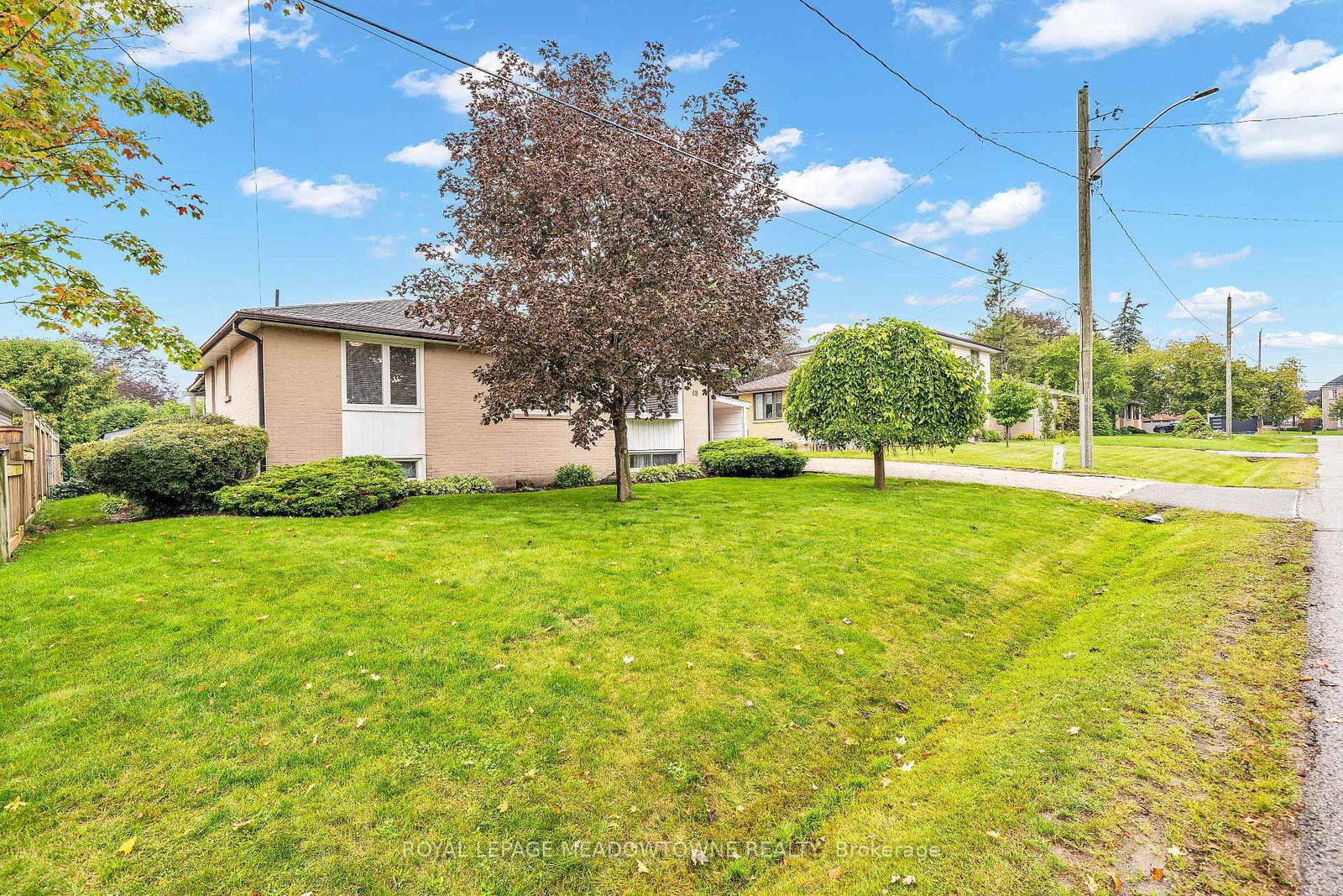 48 Garside Avenue • Whitby, ON photo 2