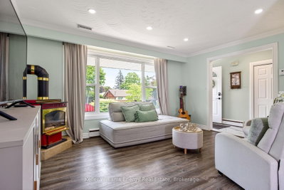 405 Bernhard Crescent • Oshawa, ON photo 9
