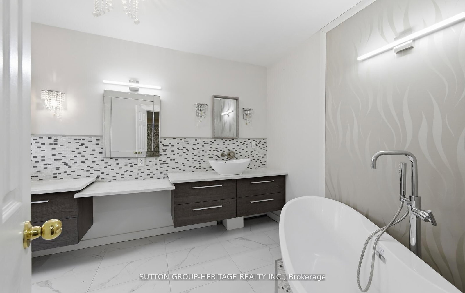 10 Greenhalf Drive • Ajax, ON photo 11