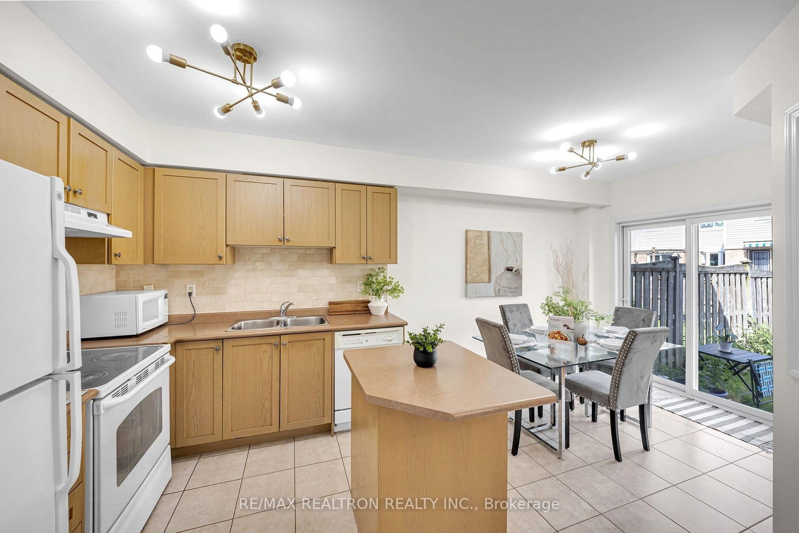 95 Beer Crescent • Ajax, ON photo 10
