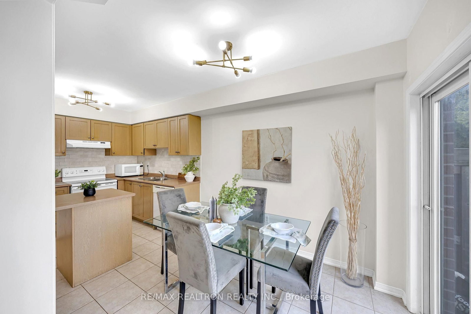 95 Beer Crescent • Ajax, ON photo 11