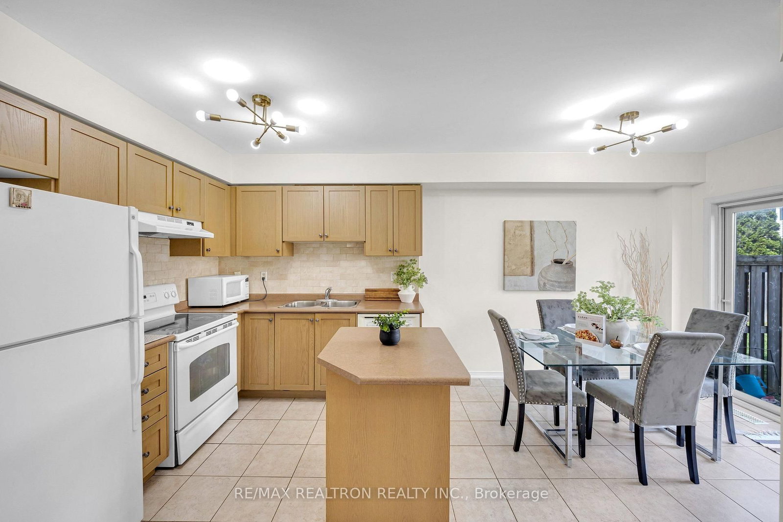 95 Beer Crescent • Ajax, ON photo 9