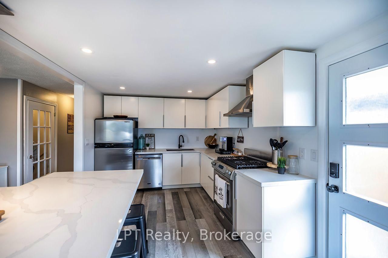 755 Wesley Drive • Oshawa, ON photo 4