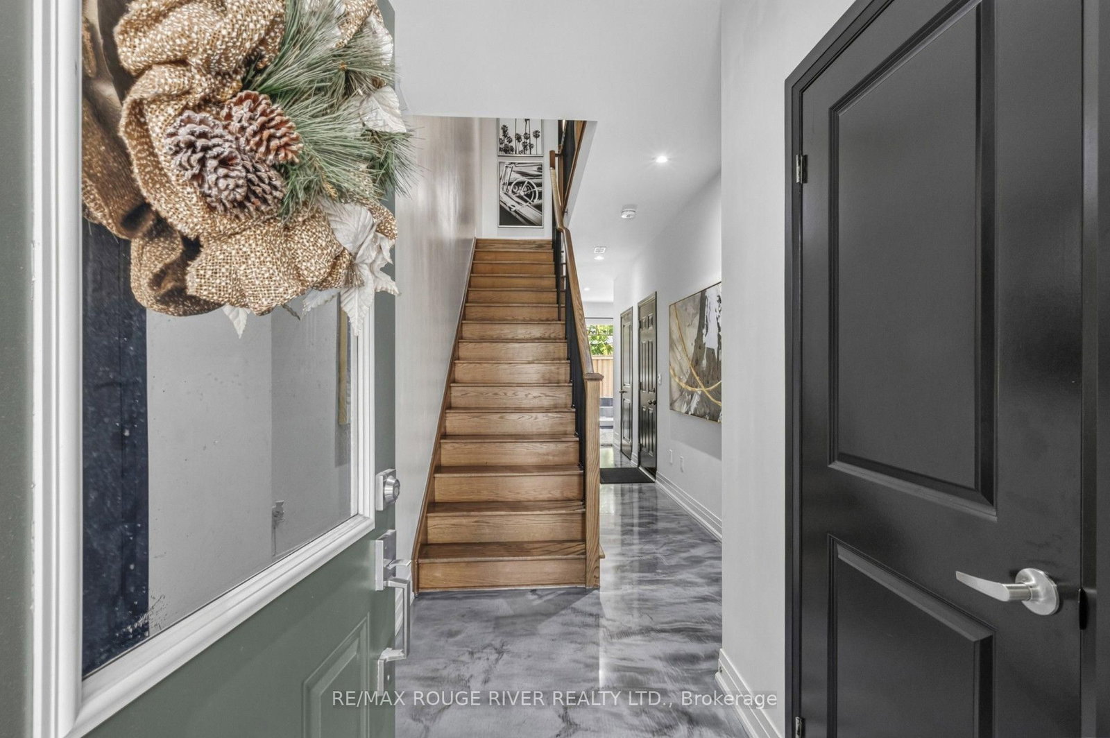 24 Waterside Way • Whitby, ON photo 3