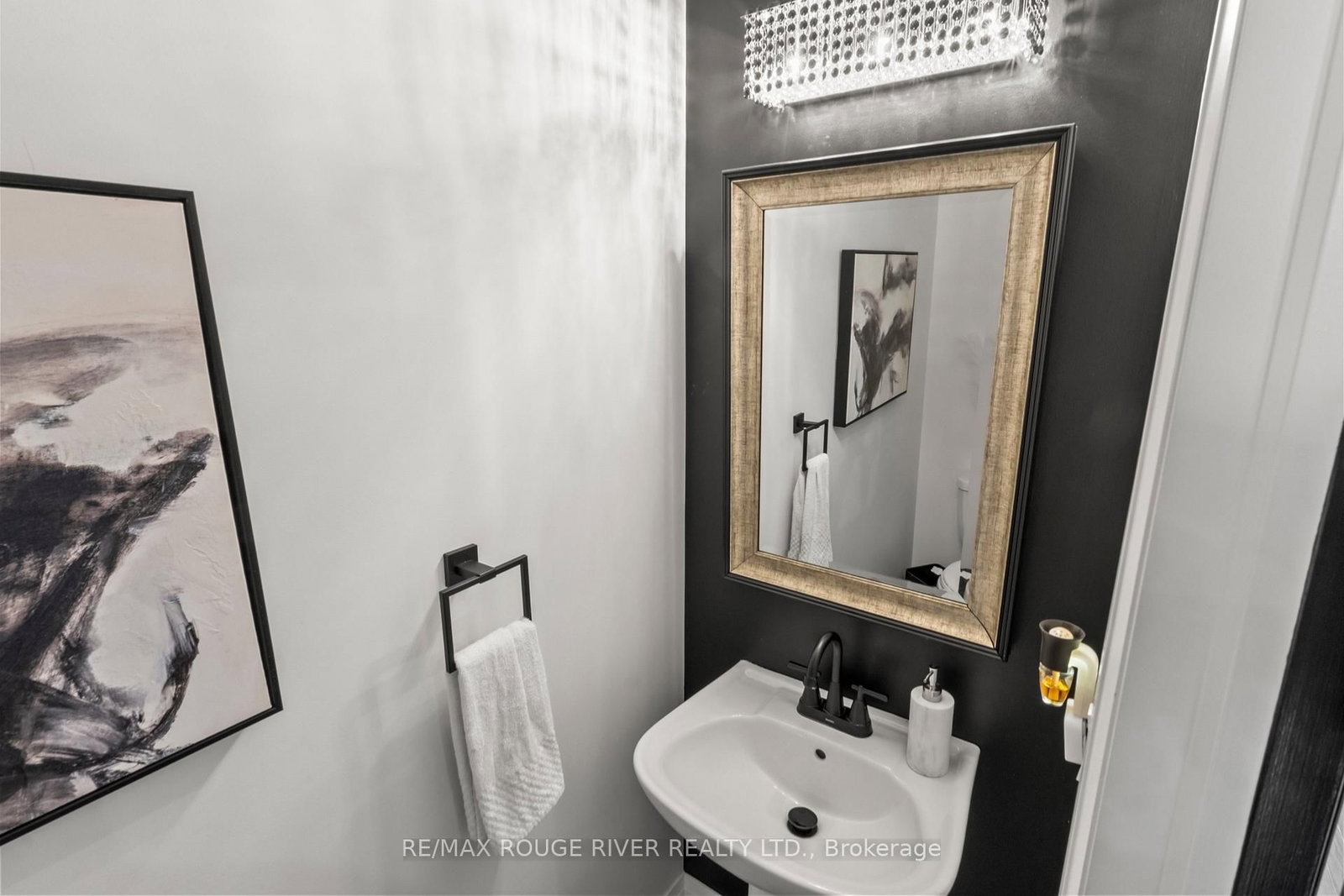 24 Waterside Way • Whitby, ON photo 5
