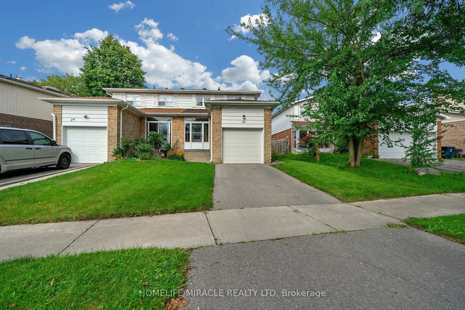 28 Rooksnest Trail • Toronto, ON photo 2
