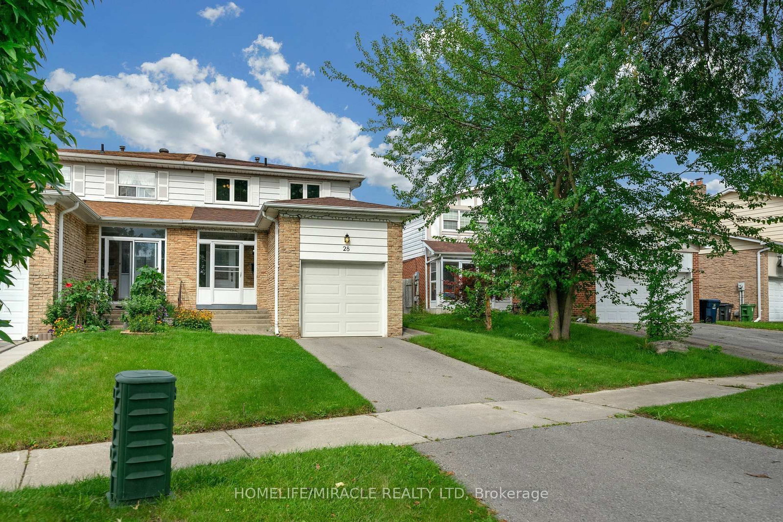 28 Rooksnest Trail • Toronto, ON photo 3