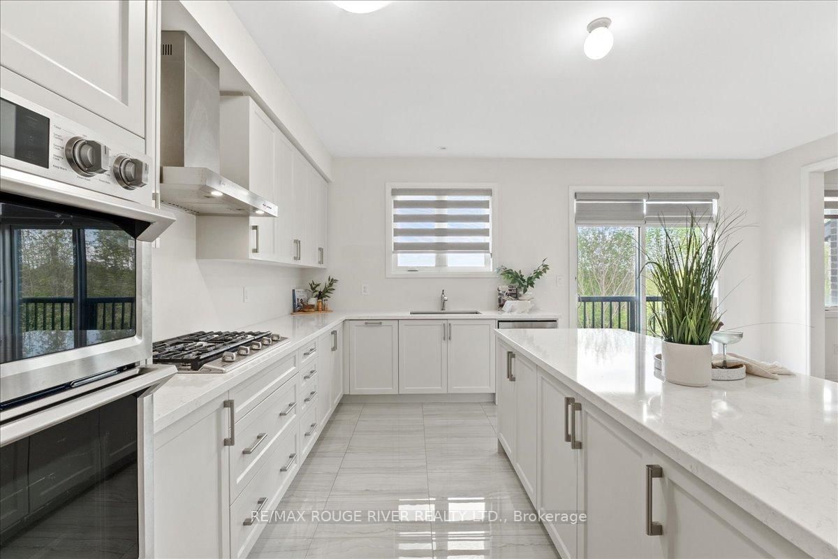 39 Armilia Place • Whitby, ON photo 11