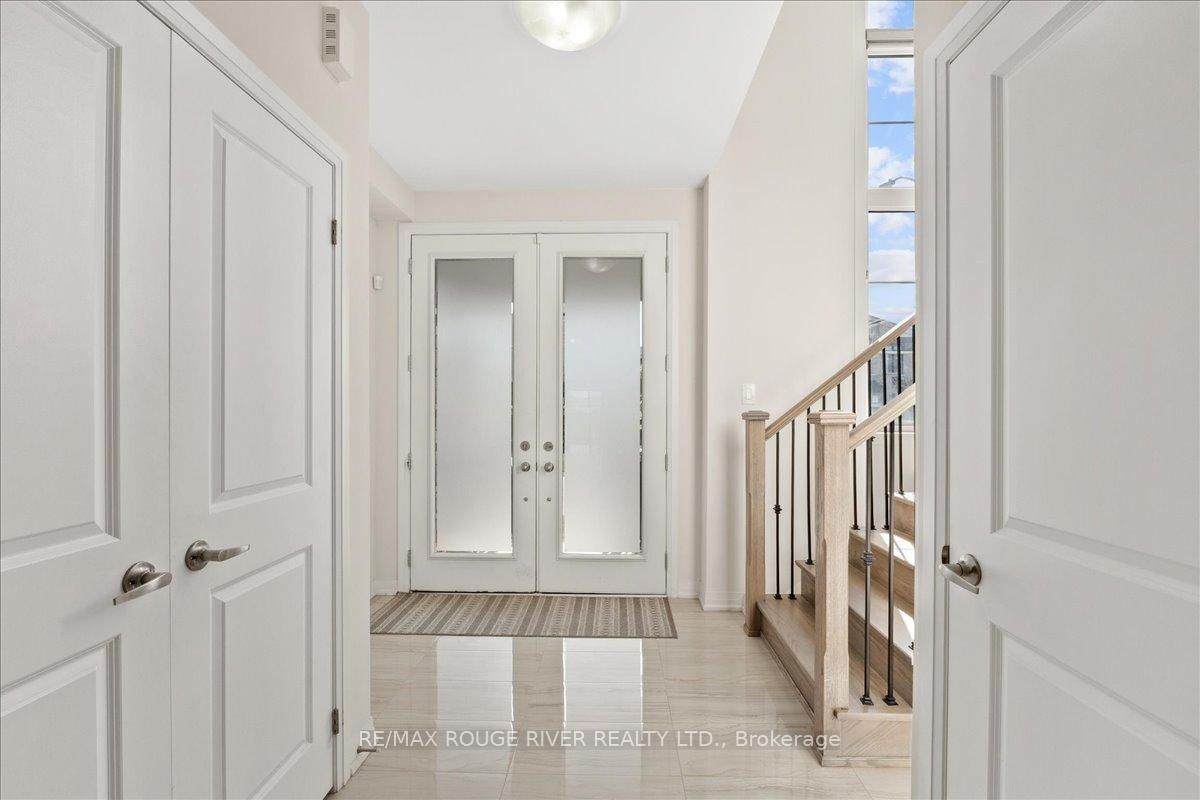 39 Armilia Place • Whitby, ON photo 4
