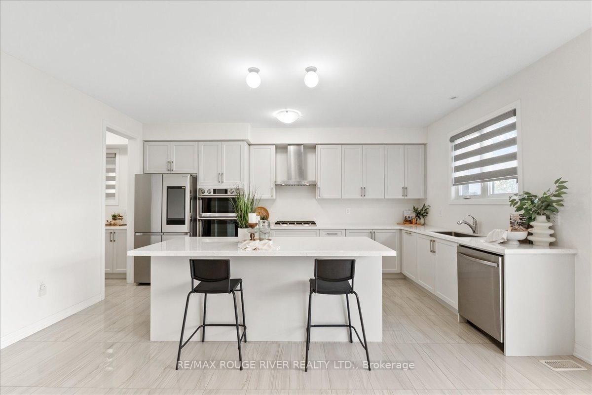 39 Armilia Place • Whitby, ON photo 8