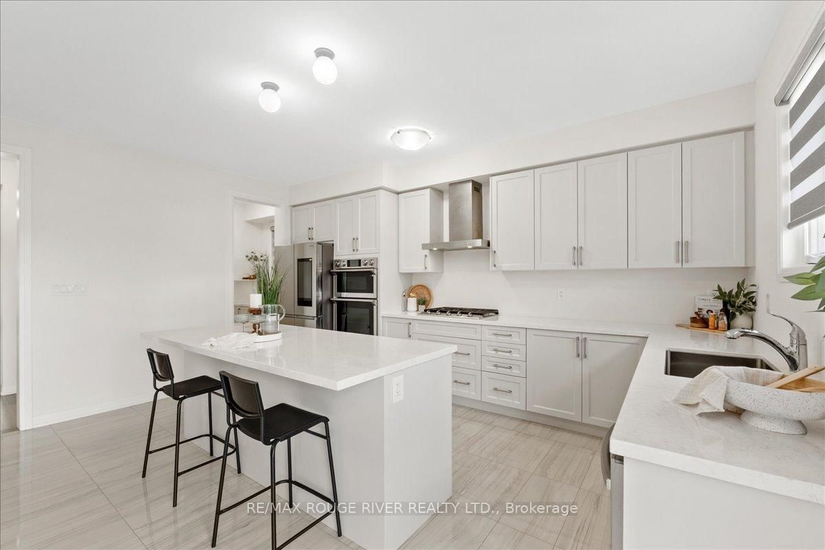 39 Armilia Place • Whitby, ON photo 9