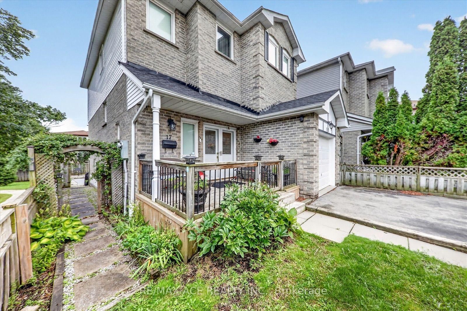 17 Whittington Court • Ajax, ON photo 3