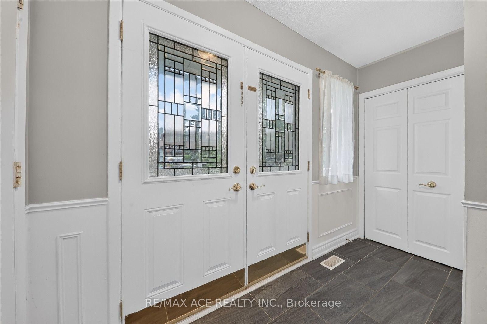 17 Whittington Court • Ajax, ON photo 5