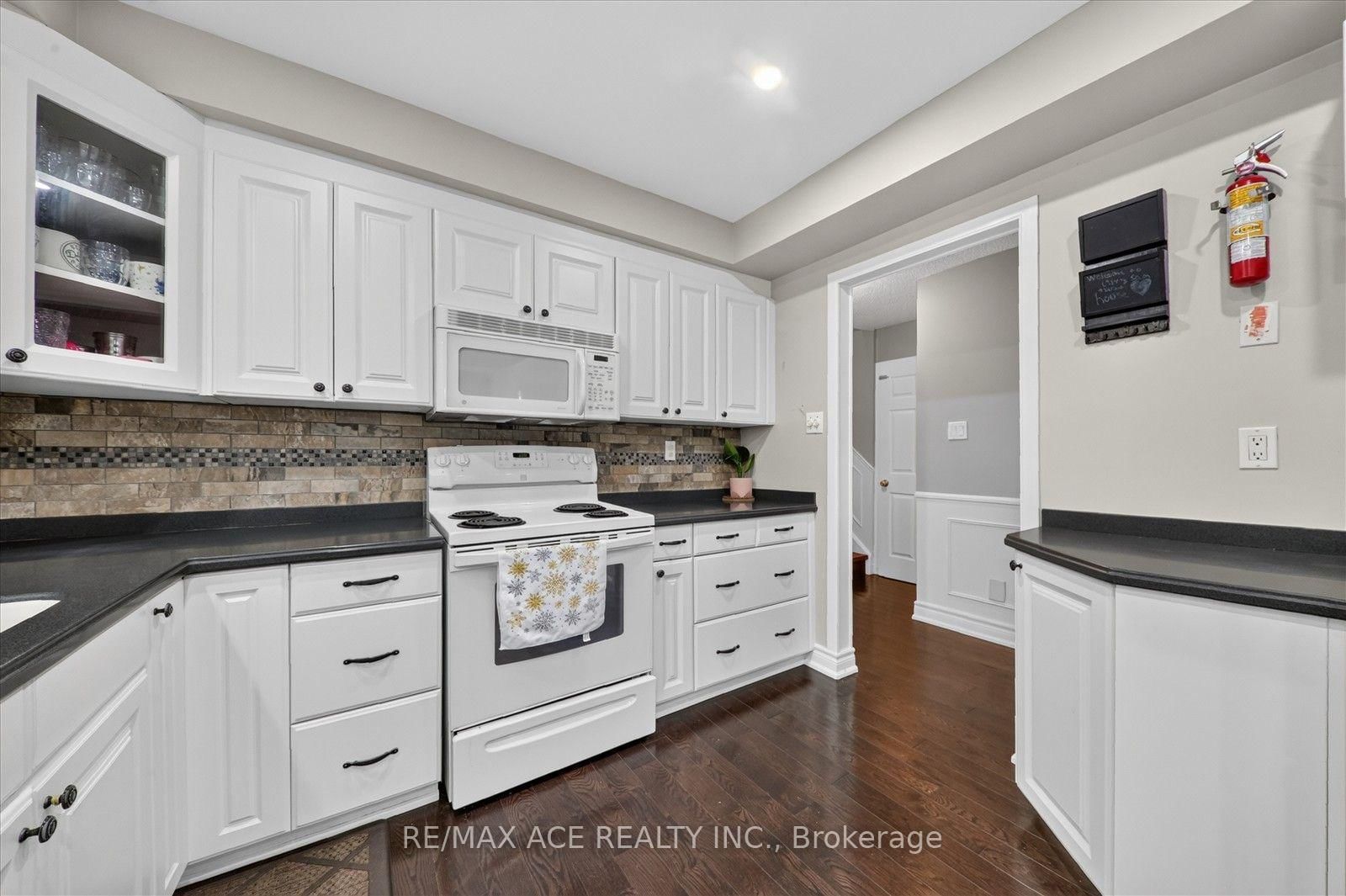 17 Whittington Court • Ajax, ON photo 9