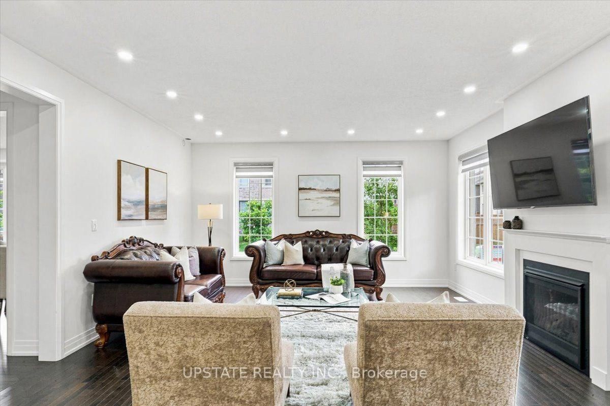 18 Blenheim Circle • Whitby, ON photo 12