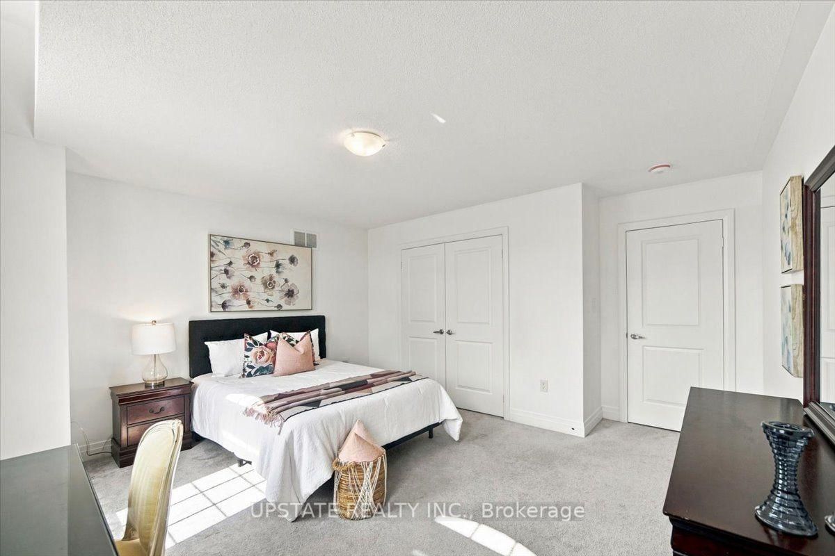 18 Blenheim Circle • Whitby, ON photo 23