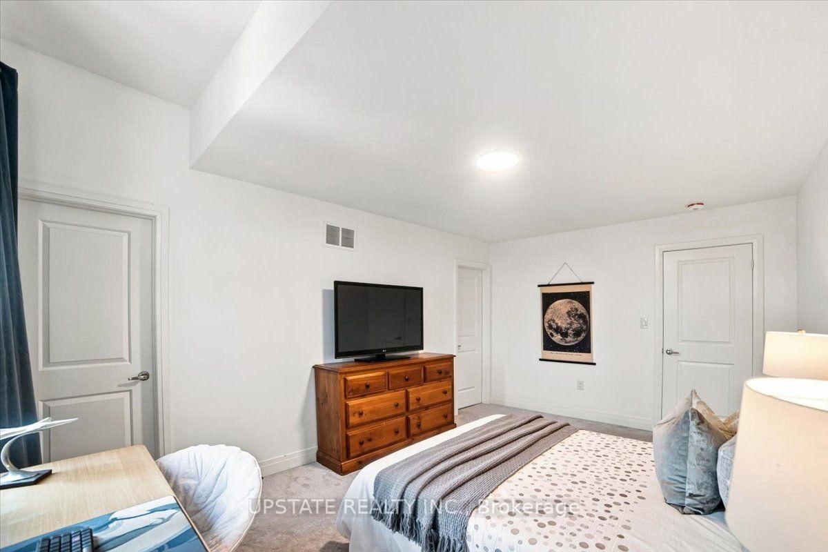18 Blenheim Circle • Whitby, ON photo 26