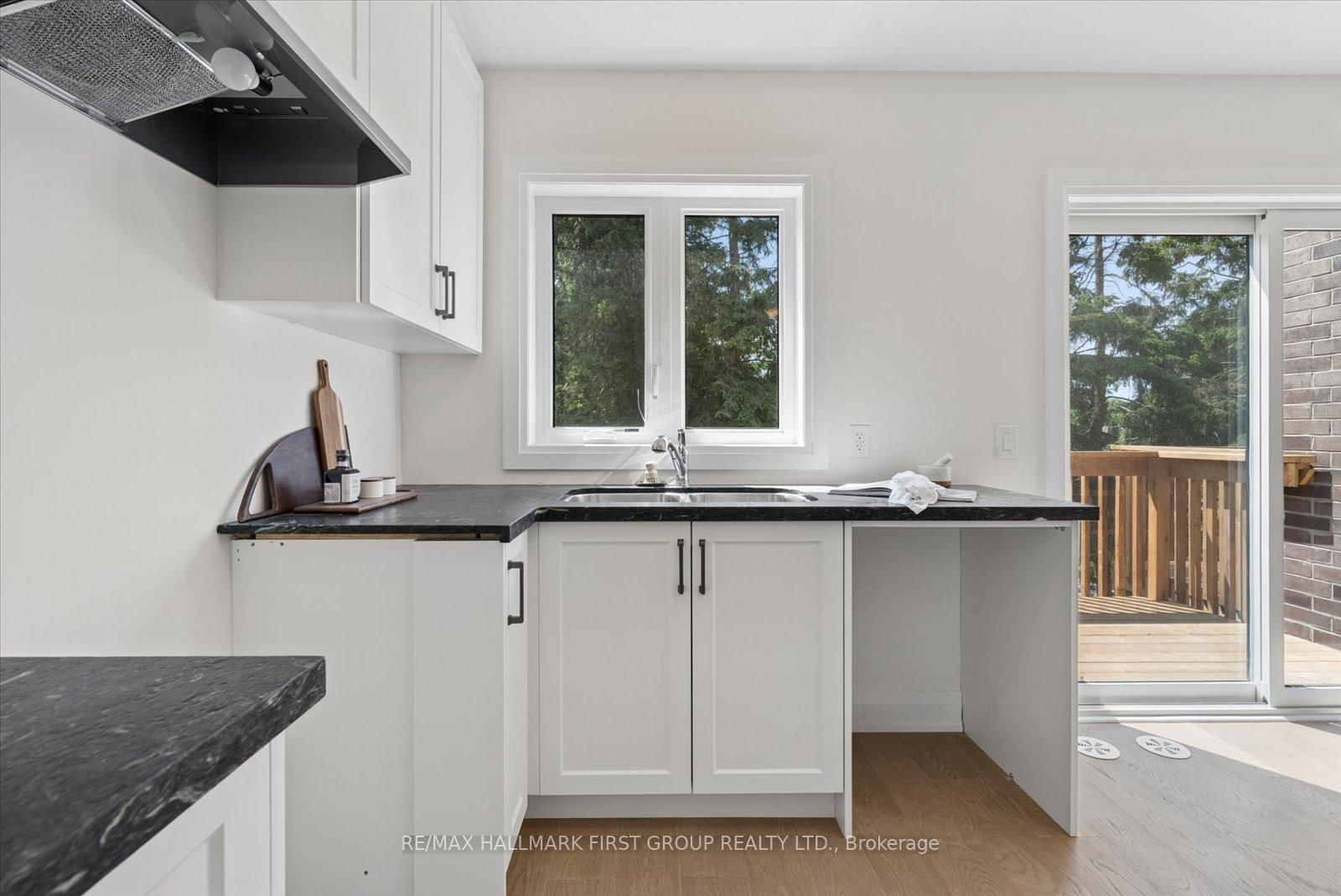 19 Marret Lane • Clarington, ON photo 8