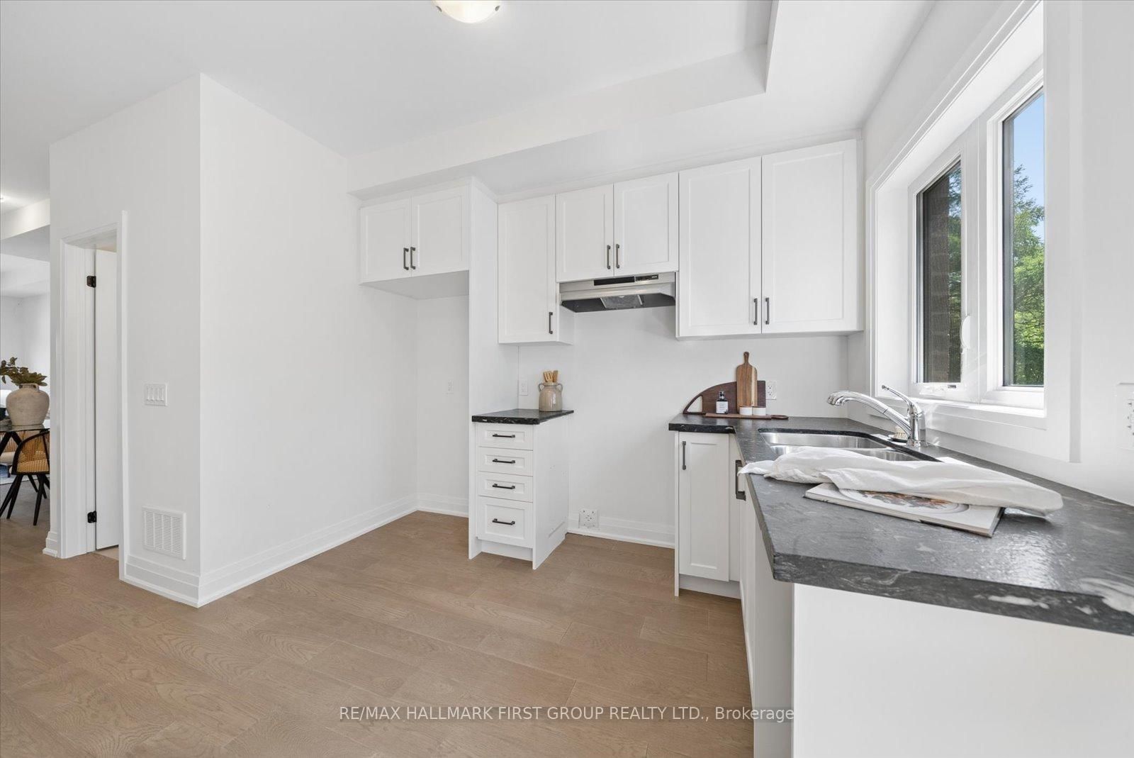 19 Marret Lane • Clarington, ON photo 9