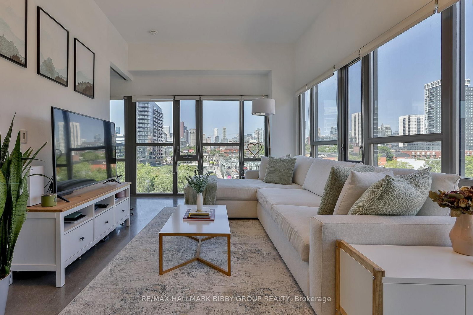 625 Queen Street E • #409 • Toronto, ON photo 3