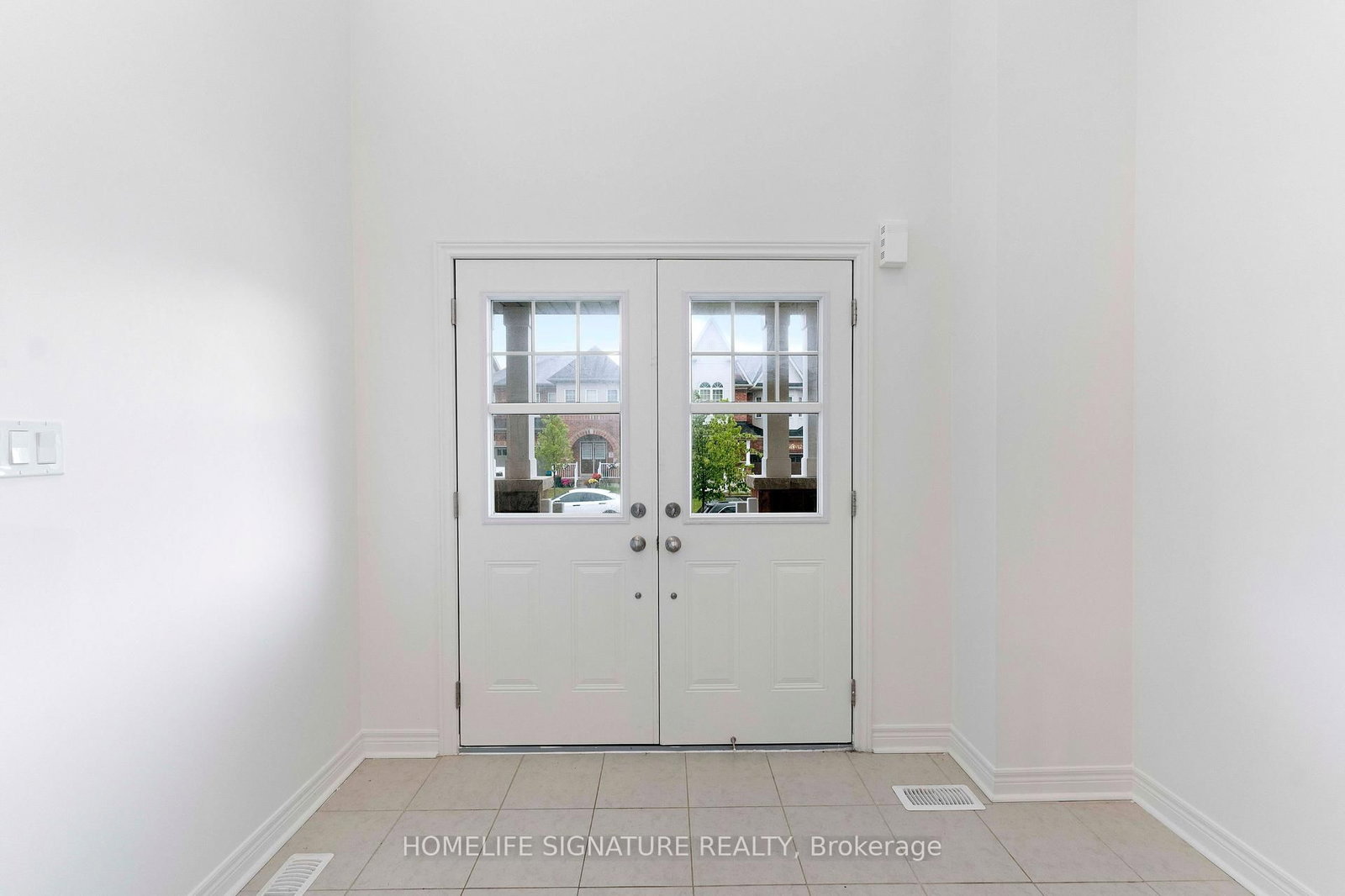 1211 Drinkle Crescent • Oshawa, ON photo 7
