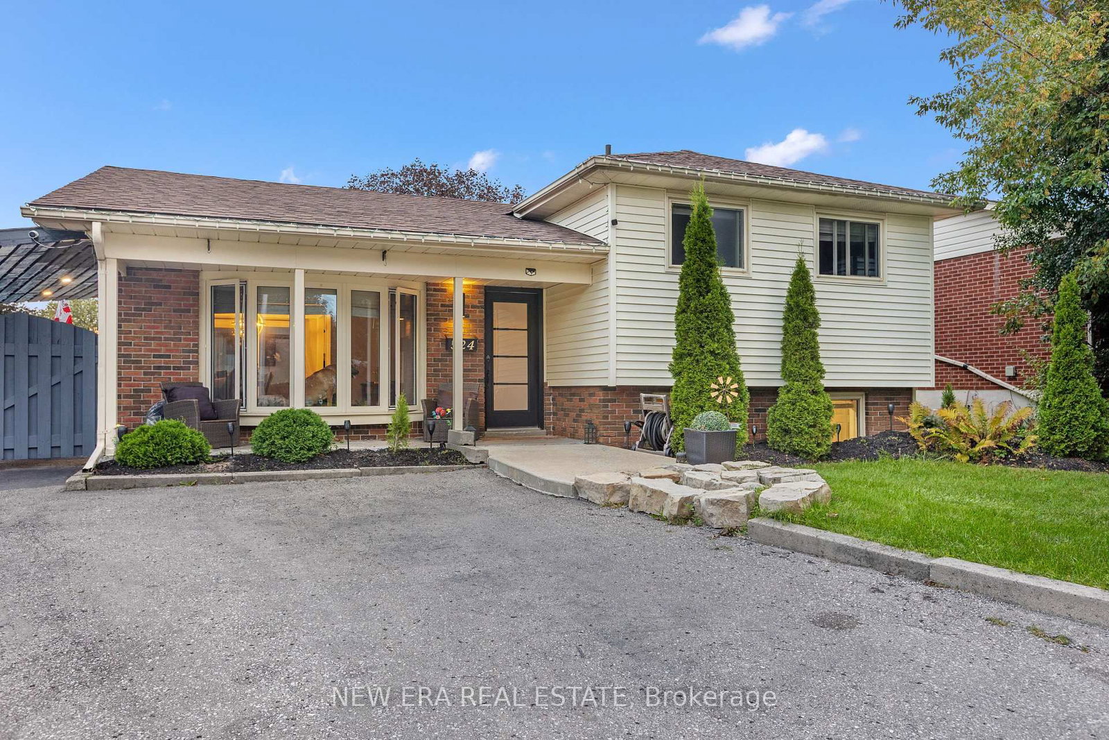 524 Carman Court • Oshawa, ON photo 2
