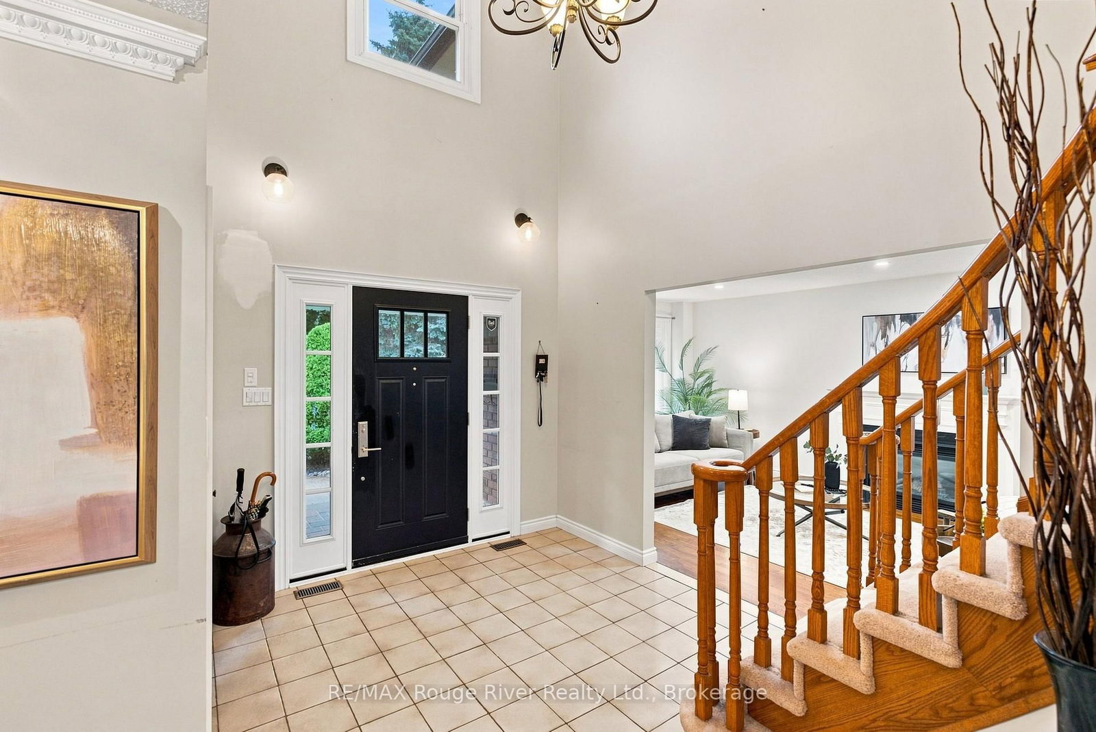 7 Lyndhurst Crescent • Whitby, ON photo 2