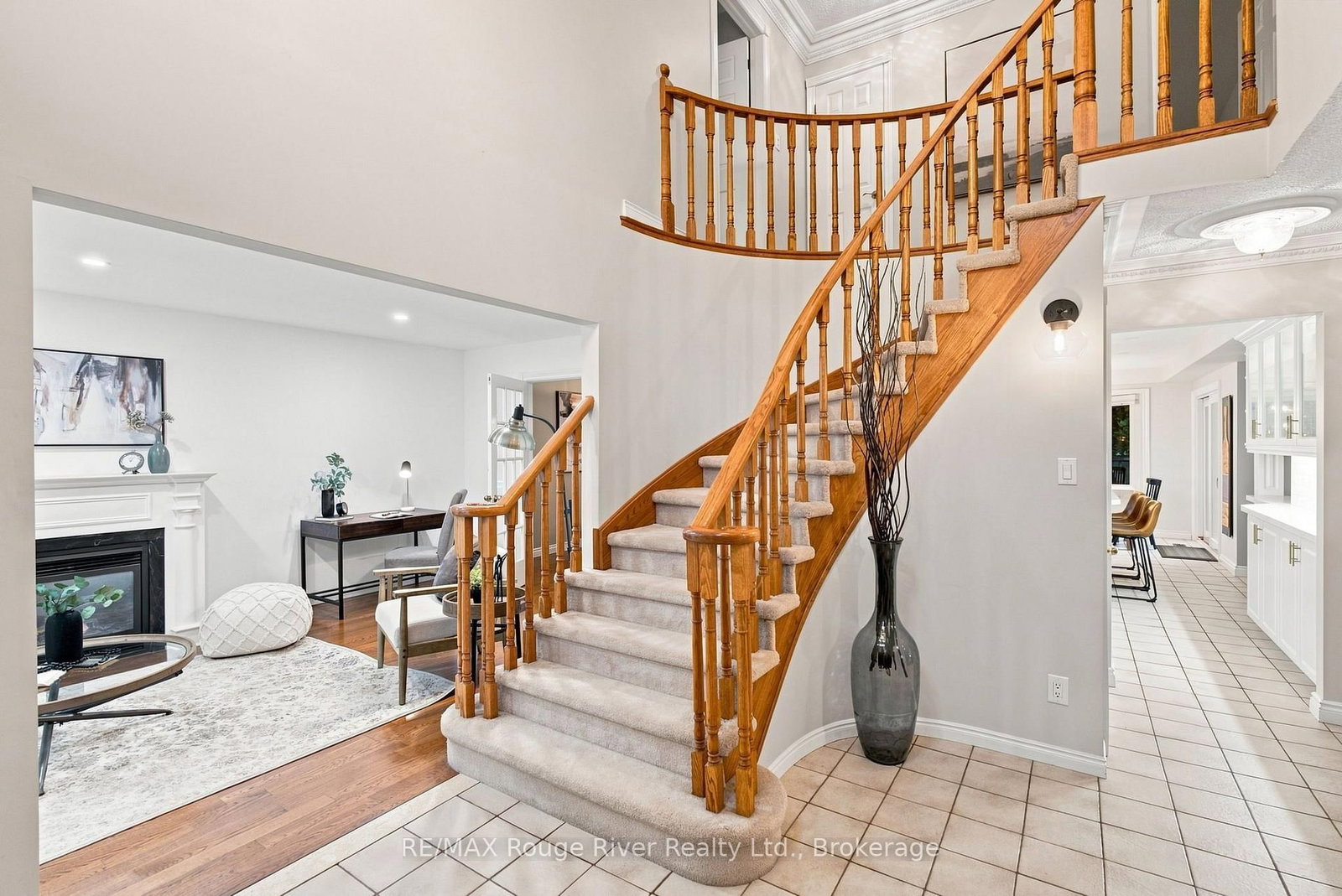 7 Lyndhurst Crescent • Whitby, ON photo 3