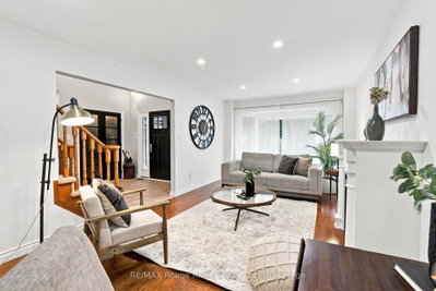 7 Lyndhurst Crescent • Whitby, ON photo 5