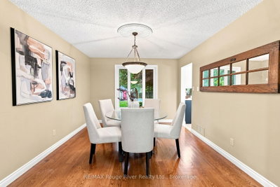 7 Lyndhurst Crescent • Whitby, ON photo 6