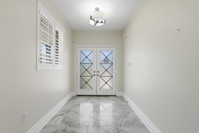 1633 Grandview Street N • Oshawa, ON photo 2