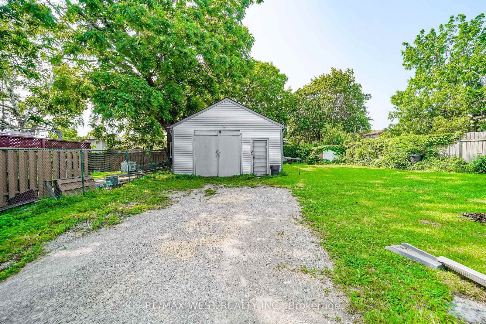 489 Dean Avenue • Oshawa, ON photo 8
