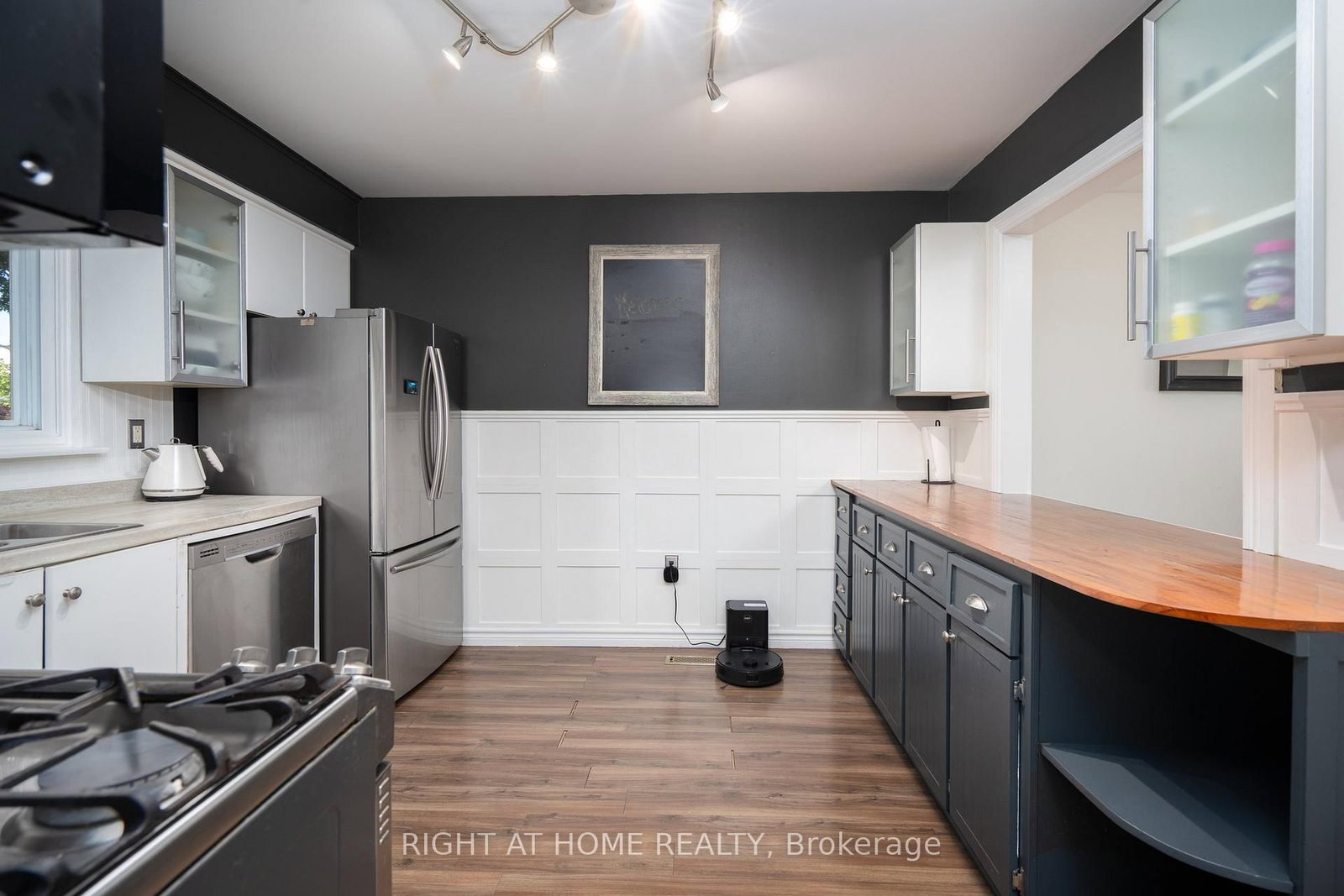 1306 Fenelon Crescent • Oshawa, ON photo 4