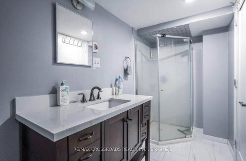 98 Kirby Cres photo 5