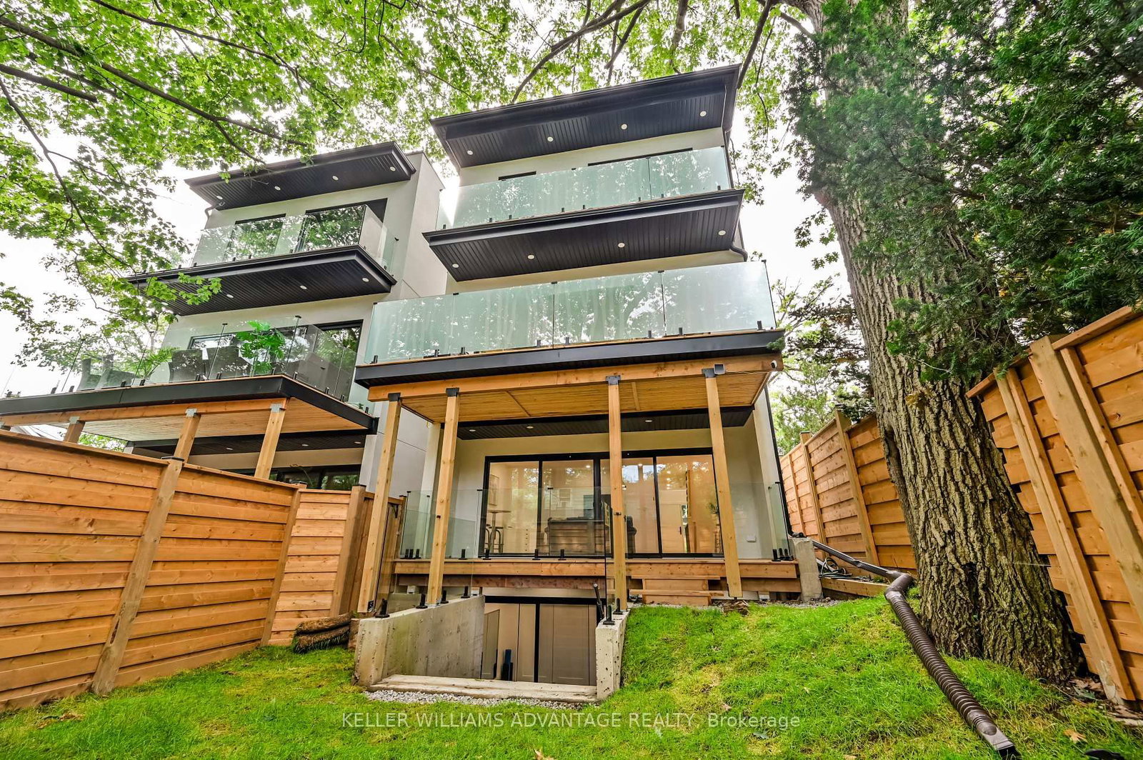 17 B Haig Avenue • Toronto, ON photo 39