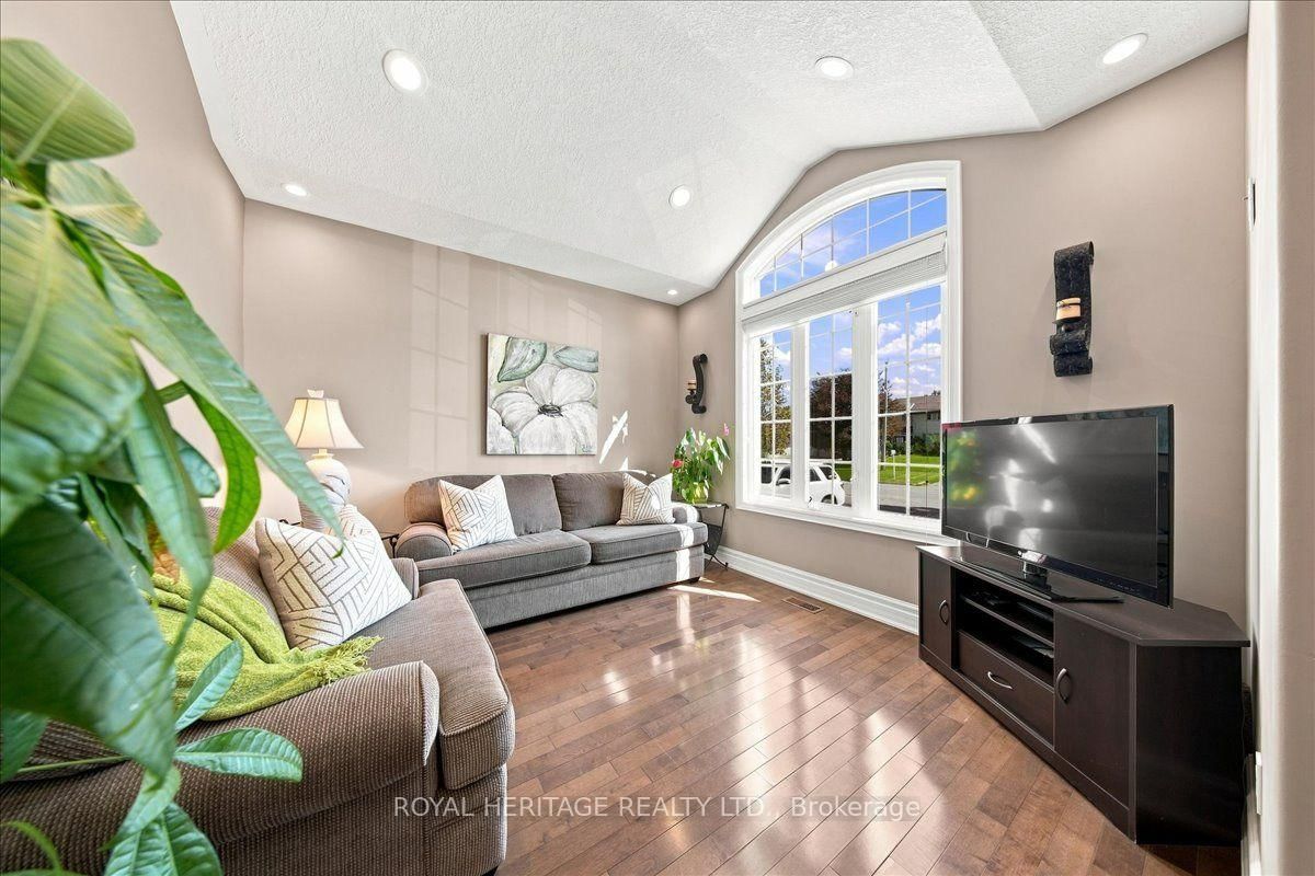 840 Stevenson Road • Oshawa, ON photo 8