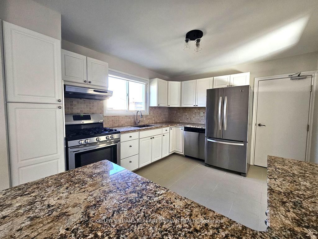 Main - 976 Timmins Gardens, Pickering 4