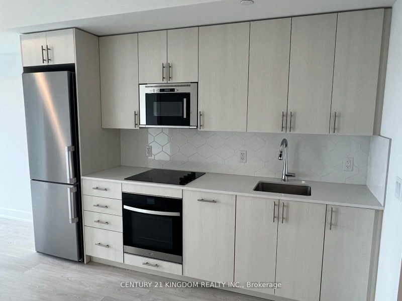 2312 - 2545 Simcoe Street N