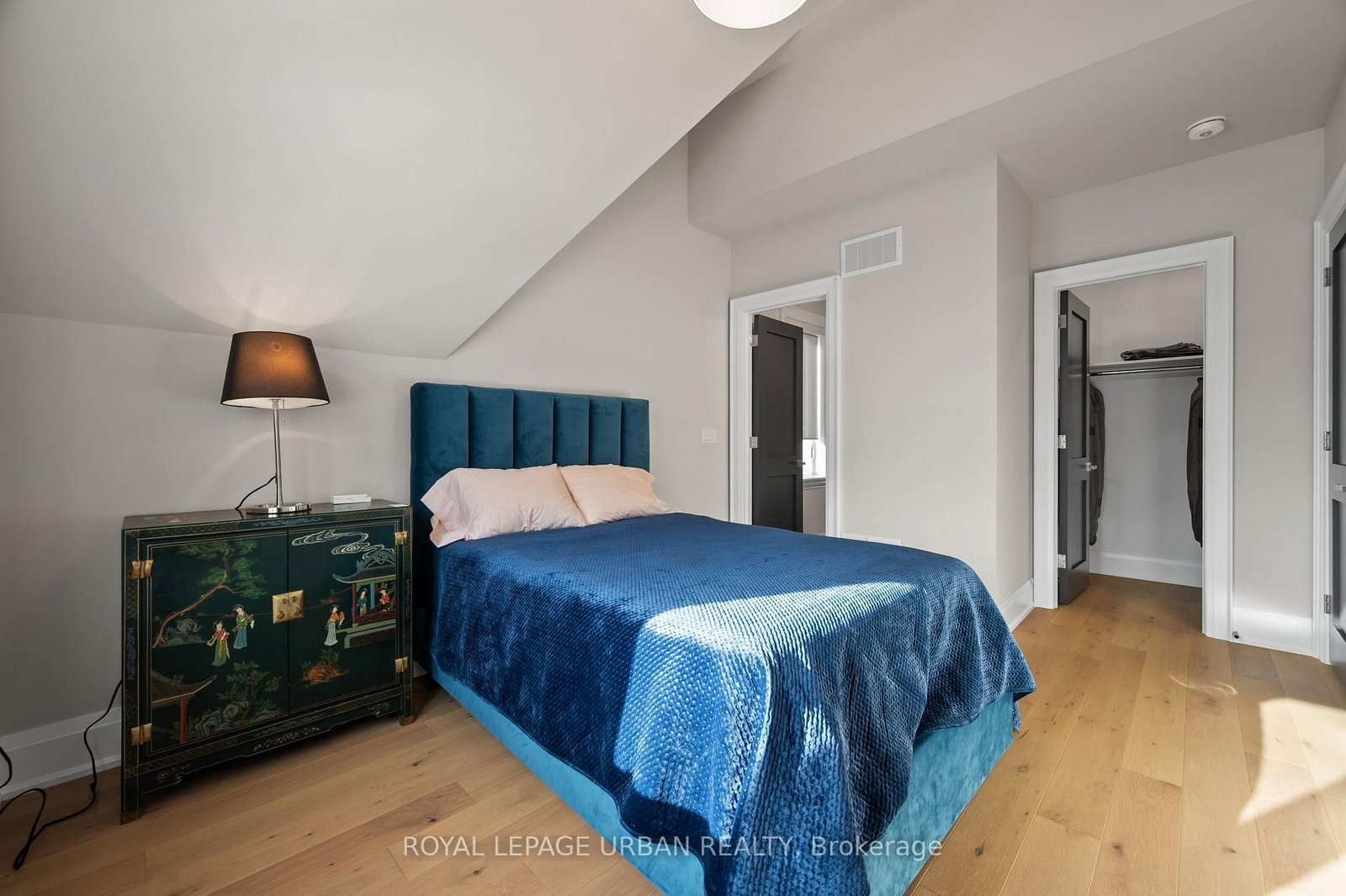 2540 St Clair Avenue E • Toronto, ON photo 37