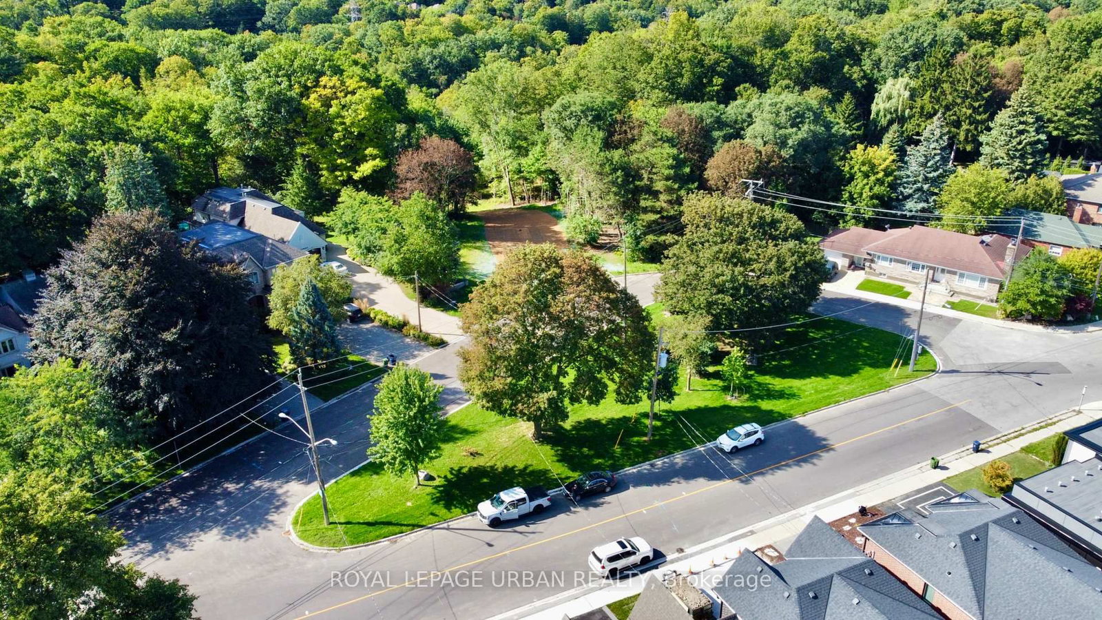2540 St Clair Avenue E • Toronto, ON photo 47